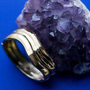 MINIMALIST WAVY GOLD BANGLE